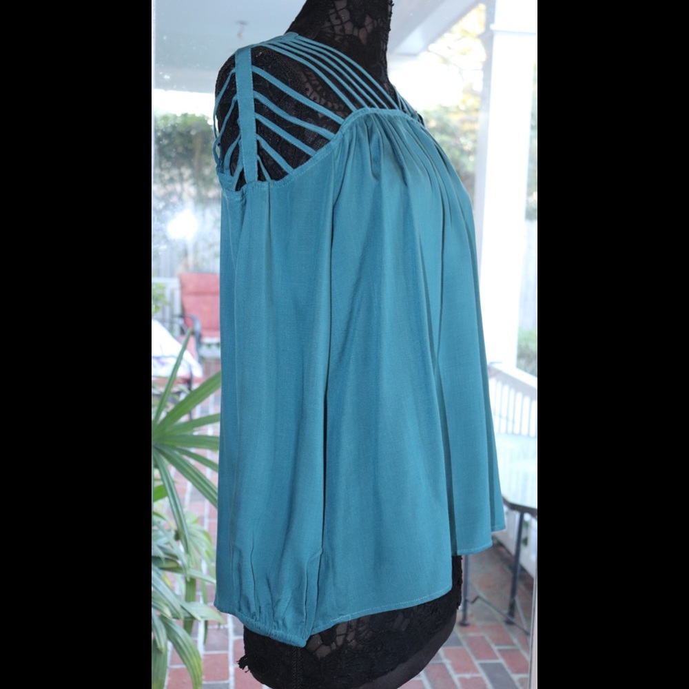 ENTRO SEXY TEAL COLORED LONG SLEEVED BLOUSE IS STRAPPY AND CUTE - Picture 5 of 7